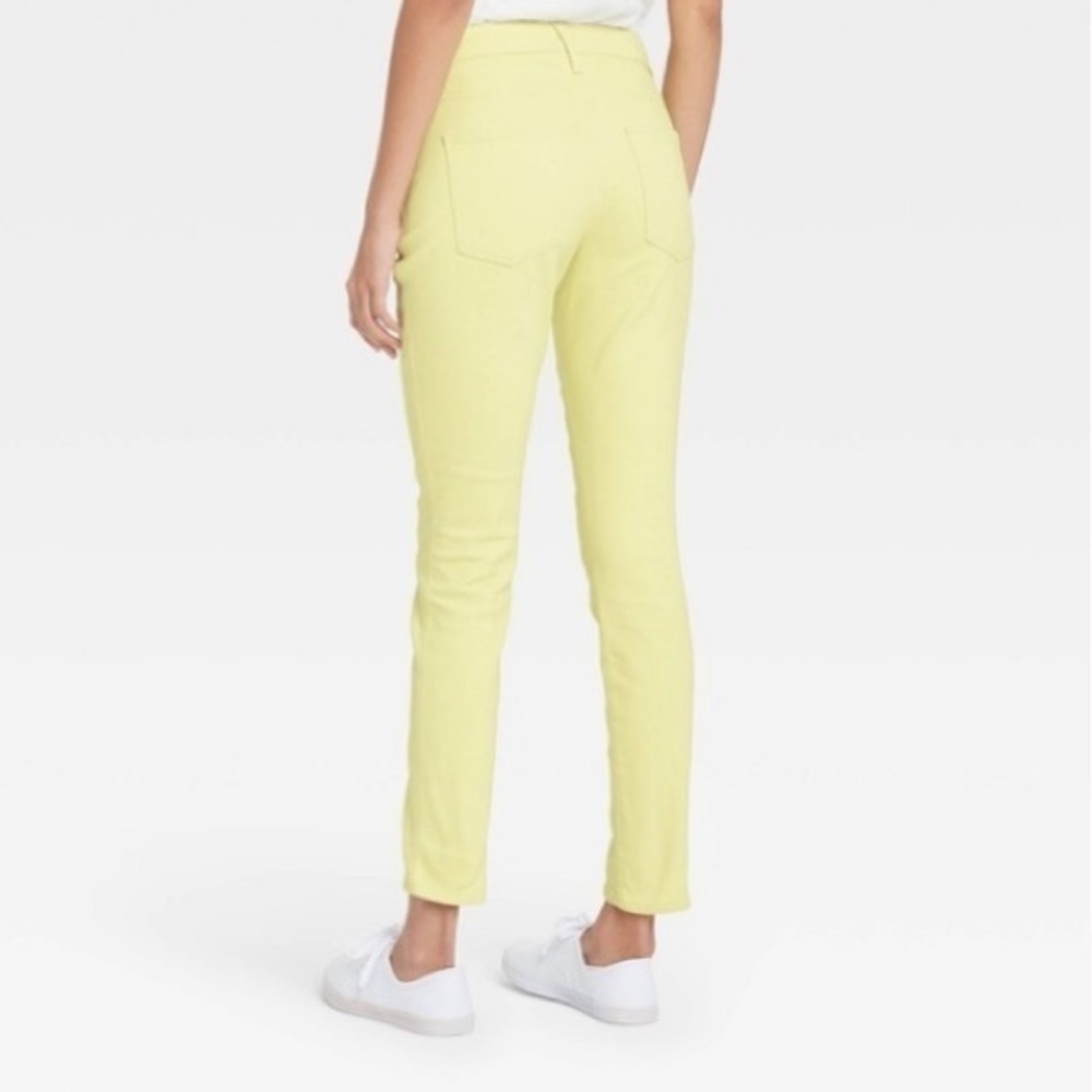 Universal Thread High Rise Skinny Jean | 18 - Picture 3 of 6